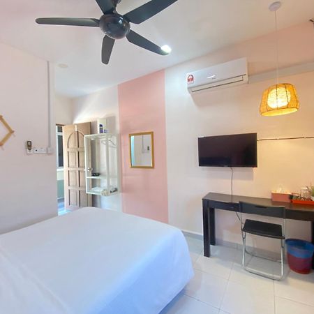 Besut Guesthouse Kampung Kuala Besut Bagian luar foto